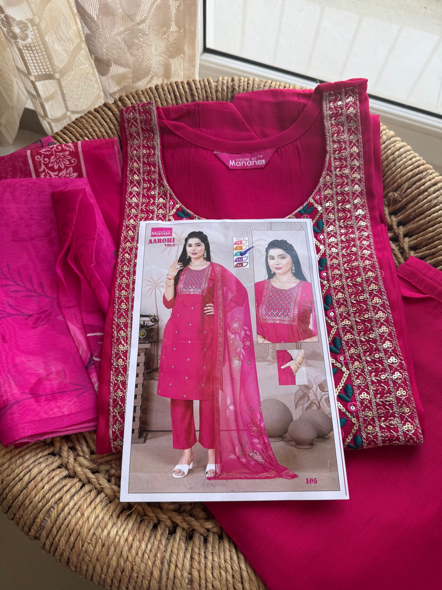 Ethnic embroidered Kurta Set – Festive Edit