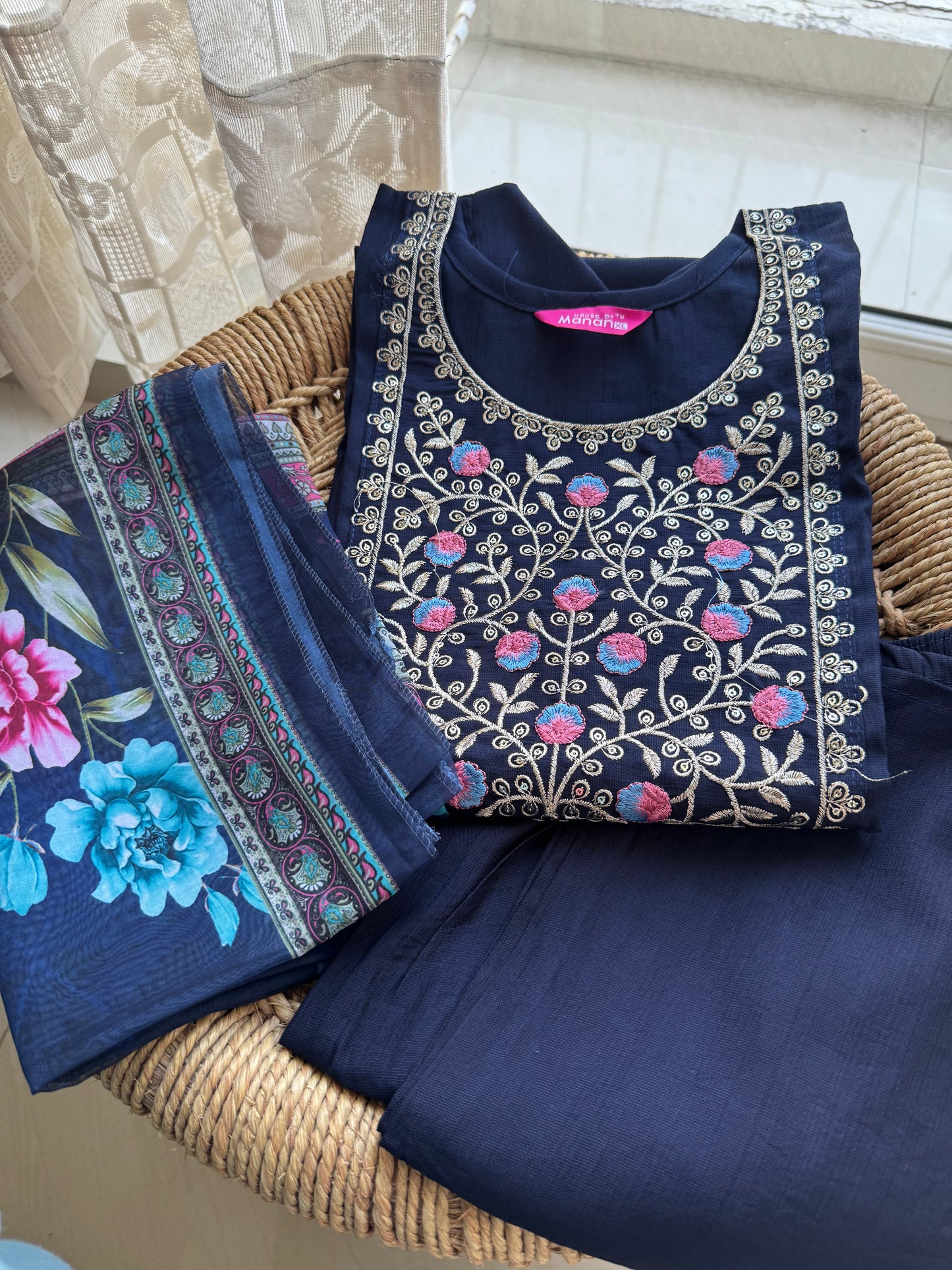 Ethnic embroidered Kurta Set – Festive Edit