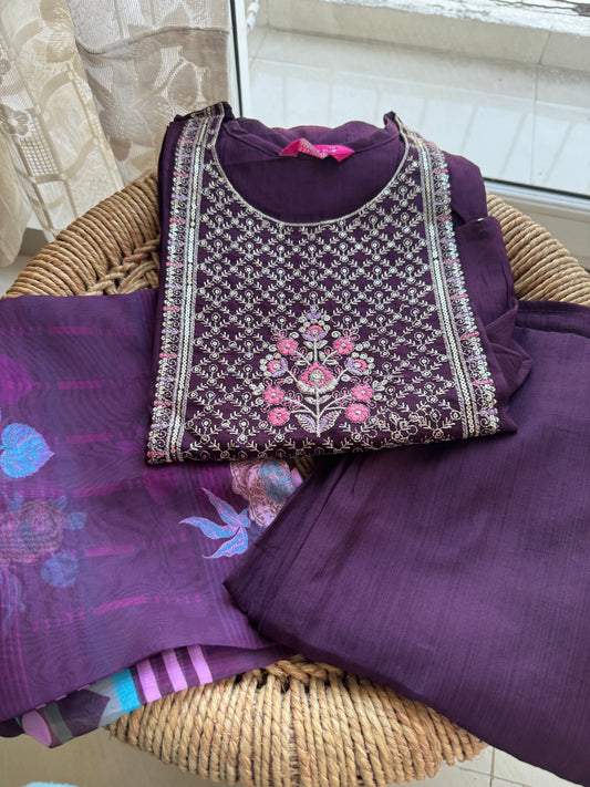 Ethnic embroidered Kurta Set – Festive Edit