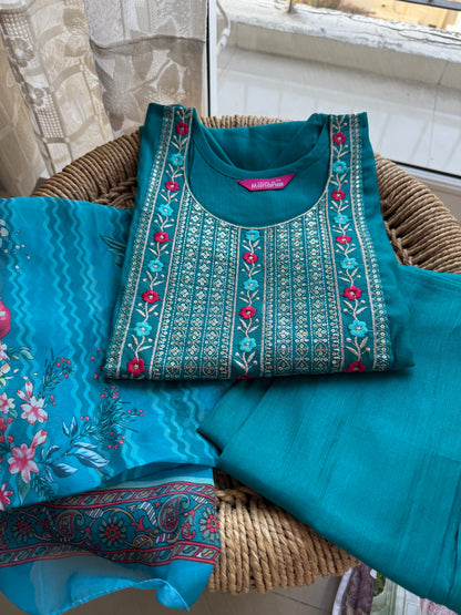 Ethnic embroidered Kurta Set – Festive Edit